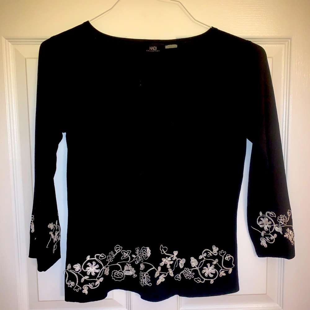 Hadi Sweater w/ white embroidery